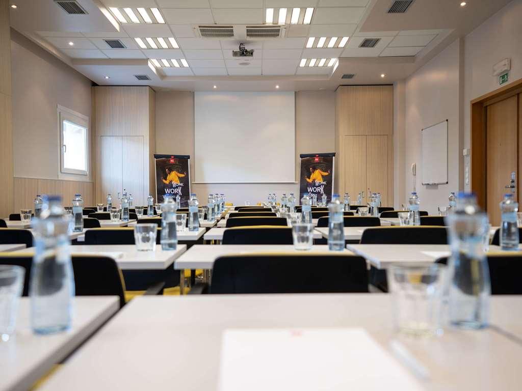 Ibis Hotel Plzeň Instalações foto